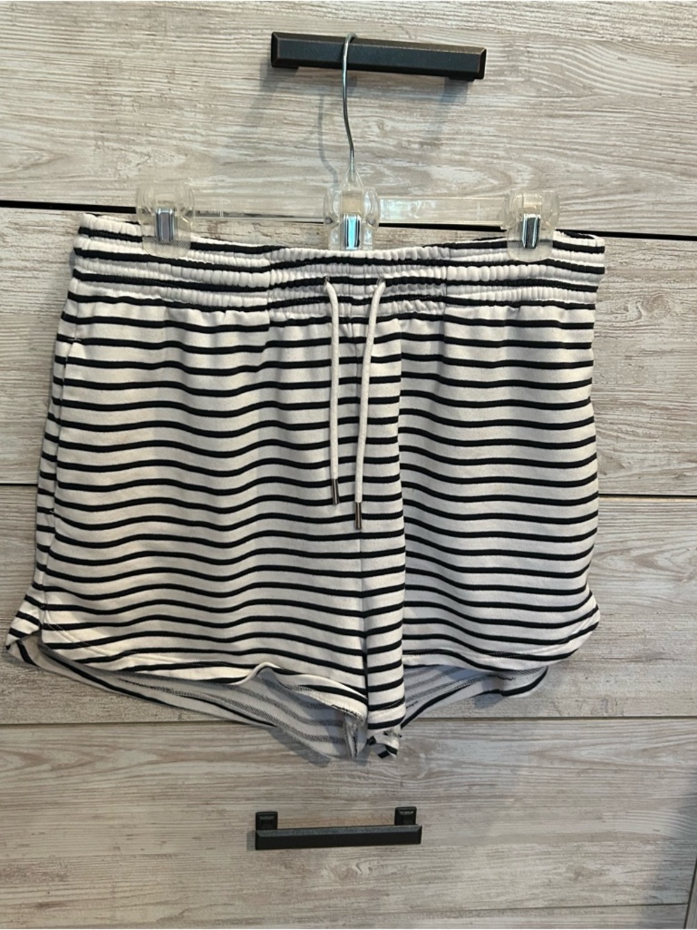 H&M Women's Cream/Striped Sweatshirt shorts - Picture 2 of 6